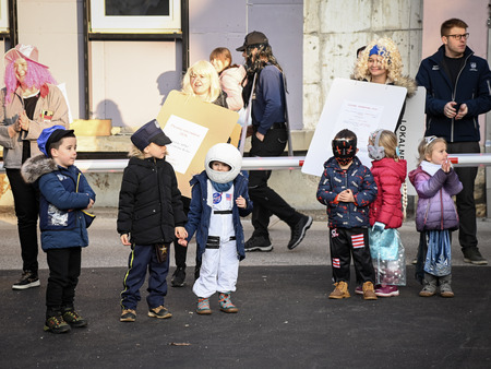 Maškare iz Vrtca Pravljica obiskale Mestno občino Krško