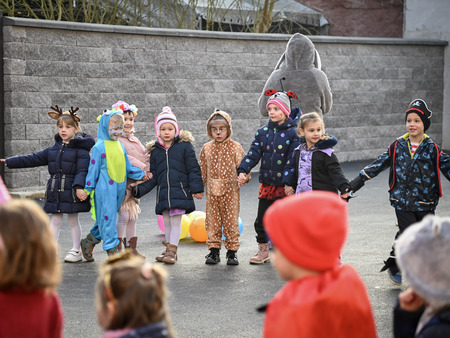 Maškare iz Vrtca Pravljica obiskale Mestno občino Krško