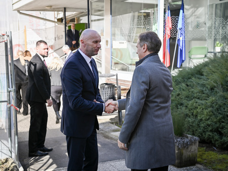 Vlada RS v sklopu obiska v Posavju obiskala tudi Mestno občino Krško