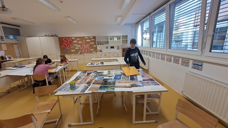 Učenci OŠ Jurija Dalmatina Krško v spomladanskih mesecih že več let sodelujejo v akciji »Pokosili bomo, ko se bodo čebelice najedle«.