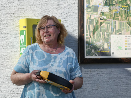 Predaja defibrilatorja na Drnovem