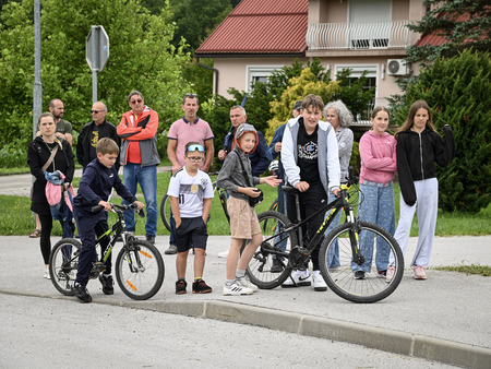 Namenu uradno predali odsek obnovljene ceste na ribnik v Stolovniku 