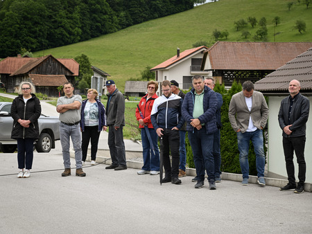 Namenu uradno predali odsek obnovljene ceste na ribnik v Stolovniku 