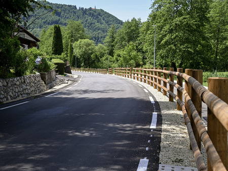 Obnovljena cesta na ribnik v Stolovniku