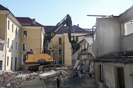 Rušitvena dela na območju bodoče OŠ dr. Mihajla Rostoharja