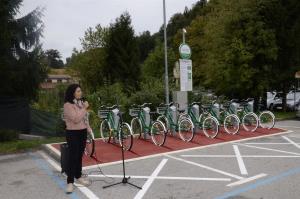 Izposojevališče na parkirišču občine