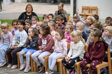 S pravljicami o pomenu trajnostne mobilnosti in varnosti v prometu 