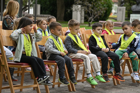 S pravljicami o pomenu trajnostne mobilnosti in varnosti v prometu 