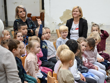 S pravljicami o pomenu trajnostne mobilnosti in varnosti v prometu 