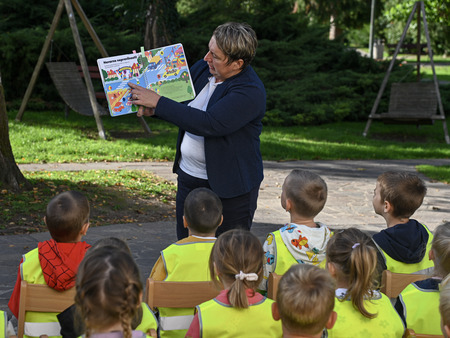 S pravljicami o pomenu trajnostne mobilnosti in varnosti v prometu 